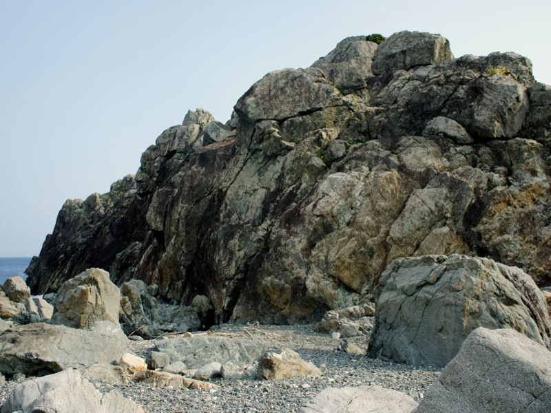 海岸の大きな岩